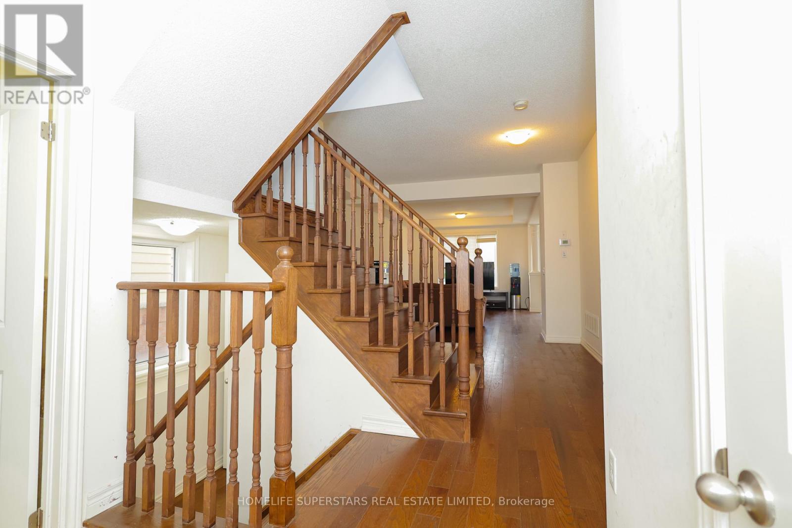 7 White Ash Road, Thorold, Ontario L2V 5G5 - Photo 3 - X12549720