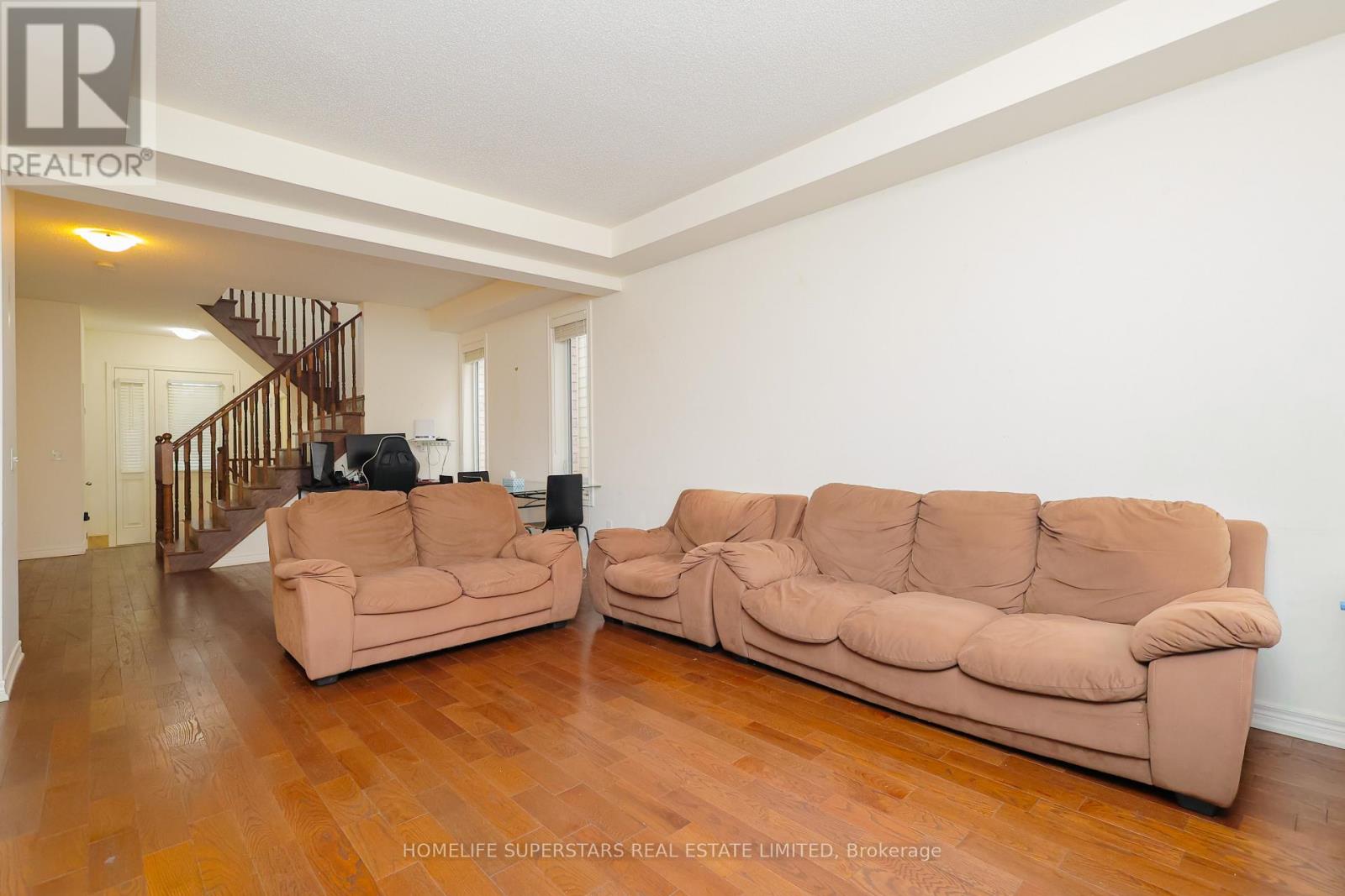 7 White Ash Road, Thorold, Ontario L2V 5G5 - Photo 5 - X12549720