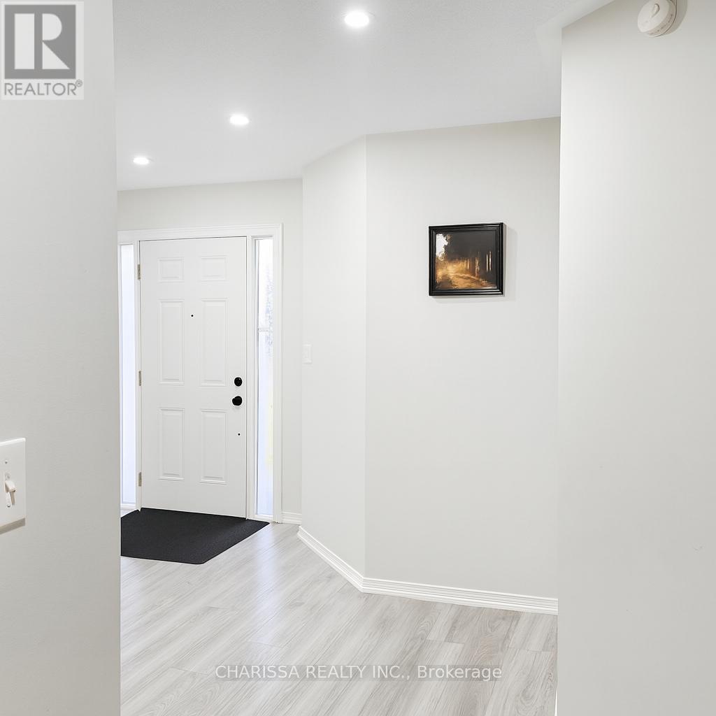 6798 Bansbridge Crescent, Mississauga, Ontario  L5N 6T3 - Photo 2 - W12549760