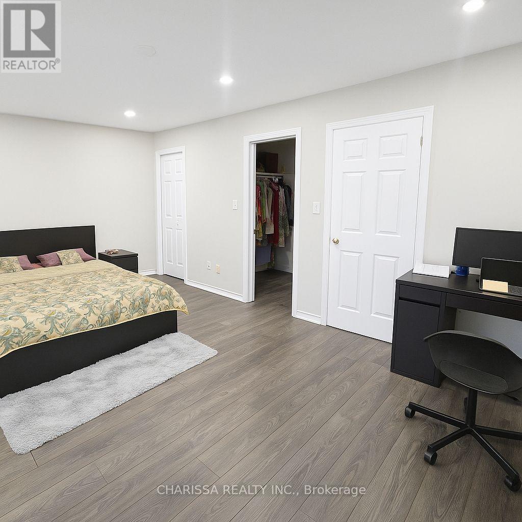 6798 Bansbridge Crescent, Mississauga, Ontario  L5N 6T3 - Photo 5 - W12549760