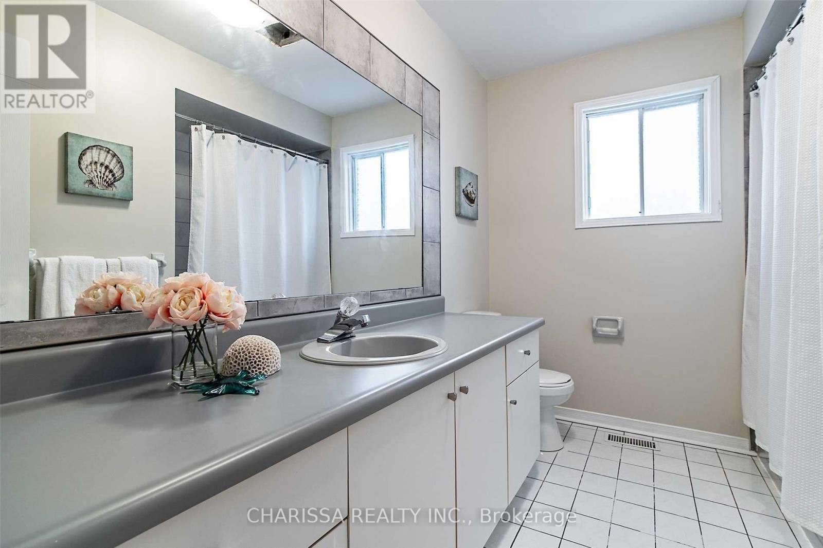 6798 Bansbridge Crescent, Mississauga, Ontario  L5N 6T3 - Photo 7 - W12549760