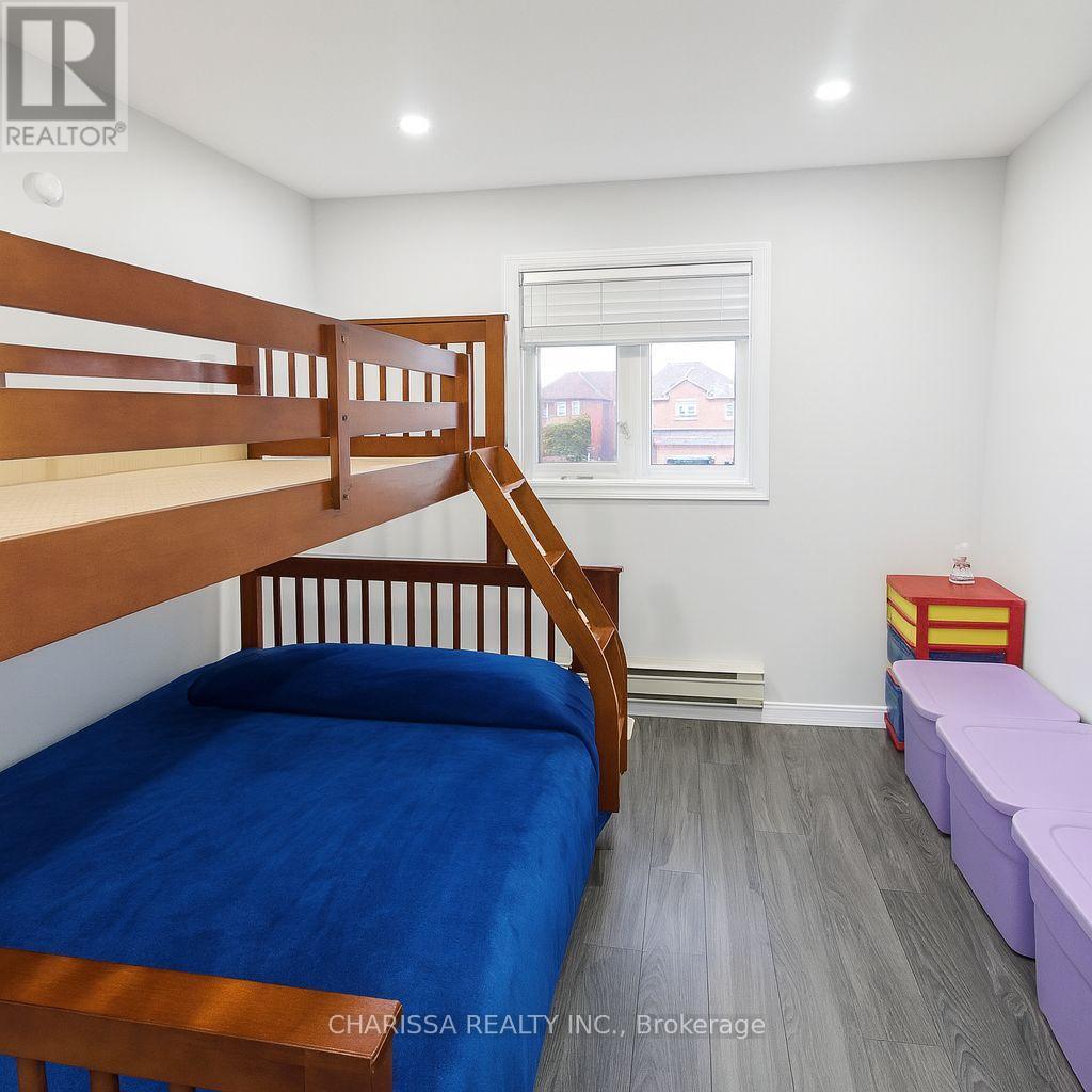 6798 Bansbridge Crescent, Mississauga, Ontario  L5N 6T3 - Photo 8 - W12549760