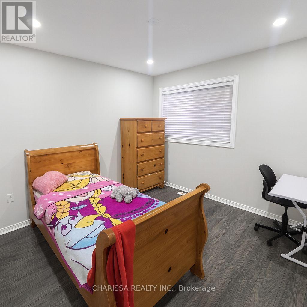 6798 Bansbridge Crescent, Mississauga, Ontario  L5N 6T3 - Photo 9 - W12549760