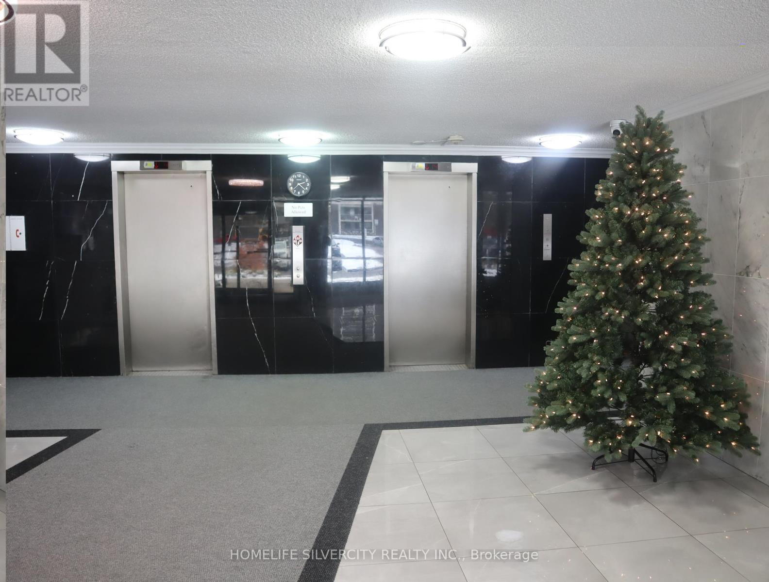 2009 - 4 Kings Cross Road, Brampton, Ontario  L6T 3X8 - Photo 4 - W12549762