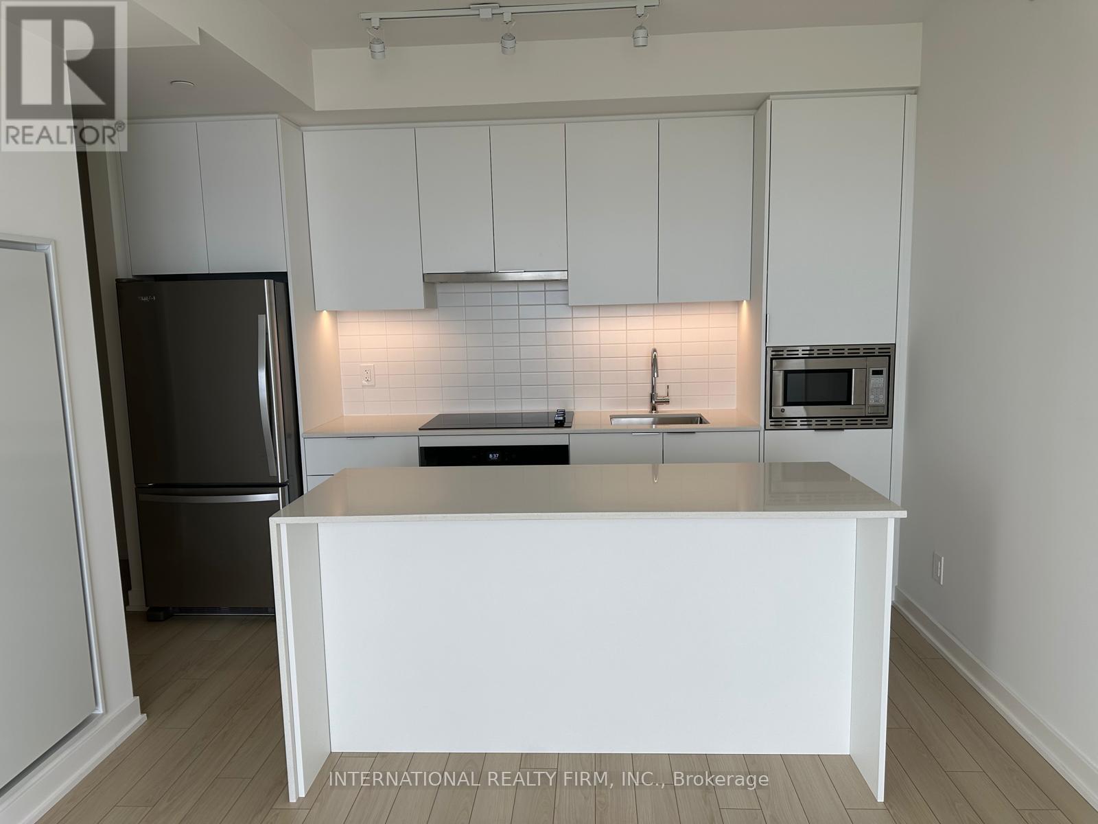 803 - 3071 Trafalgar Rd, Oakville, Ontario  L6H 8C6 - Photo 2 - W12549768