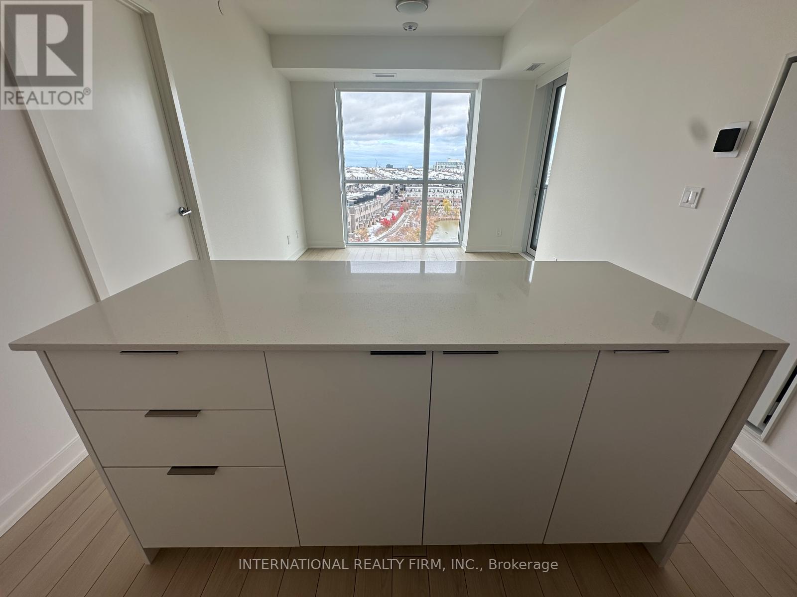 803 - 3071 Trafalgar Rd, Oakville, Ontario  L6H 8C6 - Photo 3 - W12549768