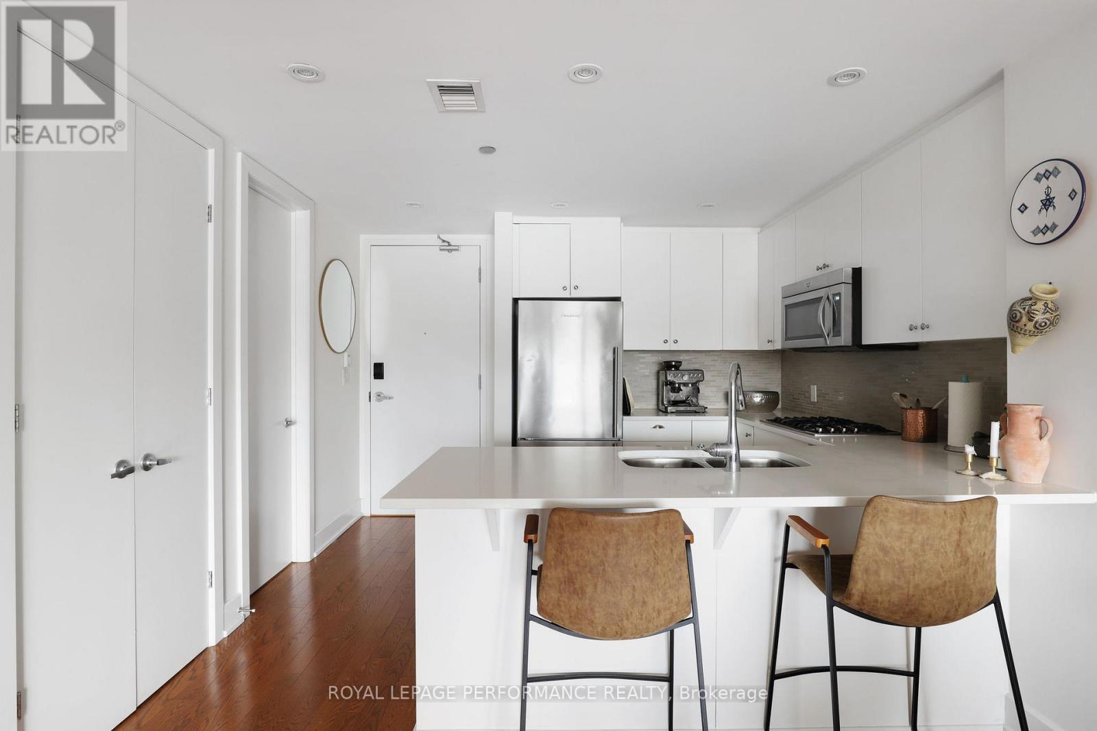 503 - 7 Marquette Avenue, Ottawa, Ontario  K1L 8A7 - Photo 9 - X12549784