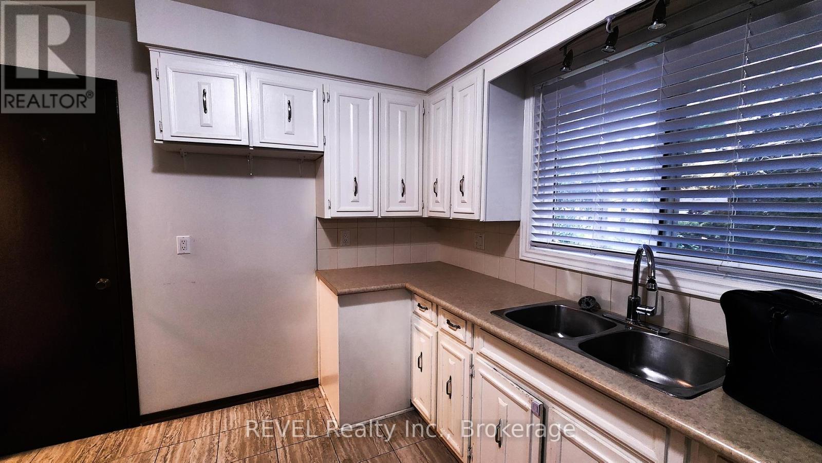 747 Parkdale Avenue E, Fort Erie, Ontario  L2A 5B7 - Photo 12 - X12549782