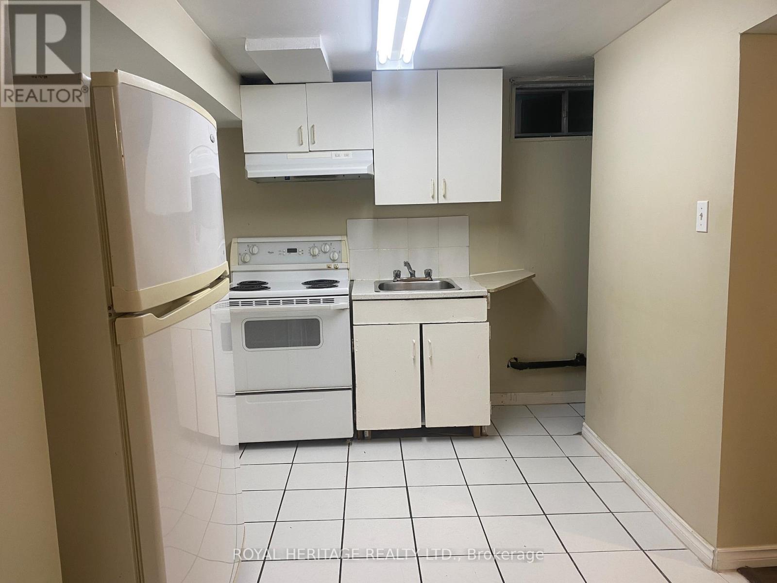 8 Ryecliffe Court, Toronto, Ontario M1B 4W1 - Photo 9 - E12436785