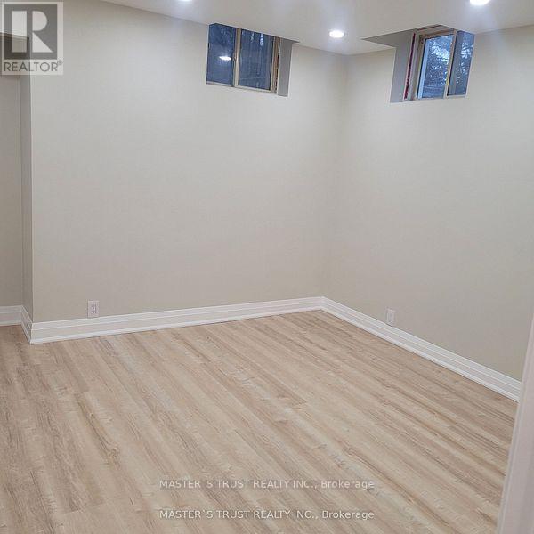 657 Chaleur Place, Newmarket, Ontario  L3X 1L6 - Photo 10 - N12549780