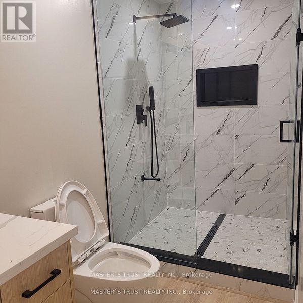 657 Chaleur Place, Newmarket, Ontario  L3X 1L6 - Photo 13 - N12549780