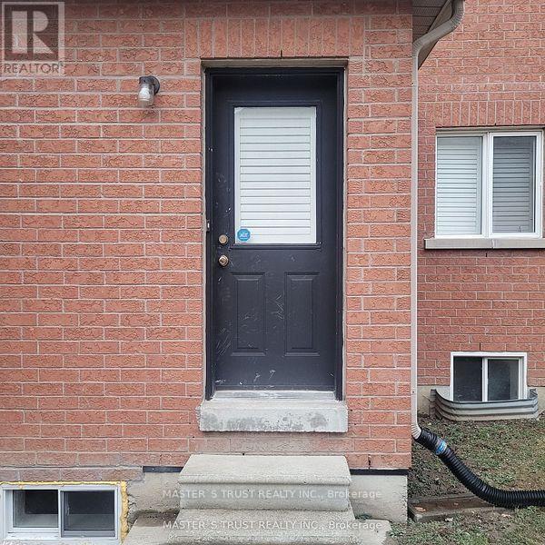 657 Chaleur Place, Newmarket, Ontario  L3X 1L6 - Photo 3 - N12549780