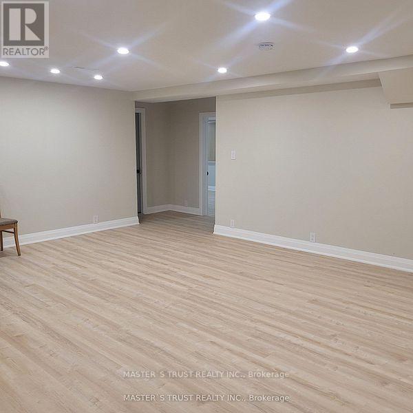 657 Chaleur Place, Newmarket, Ontario  L3X 1L6 - Photo 6 - N12549780