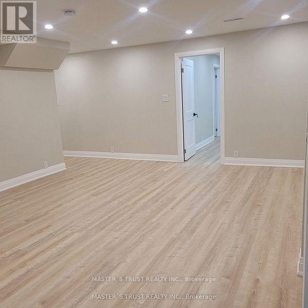 657 Chaleur Place, Newmarket, Ontario  L3X 1L6 - Photo 7 - N12549780