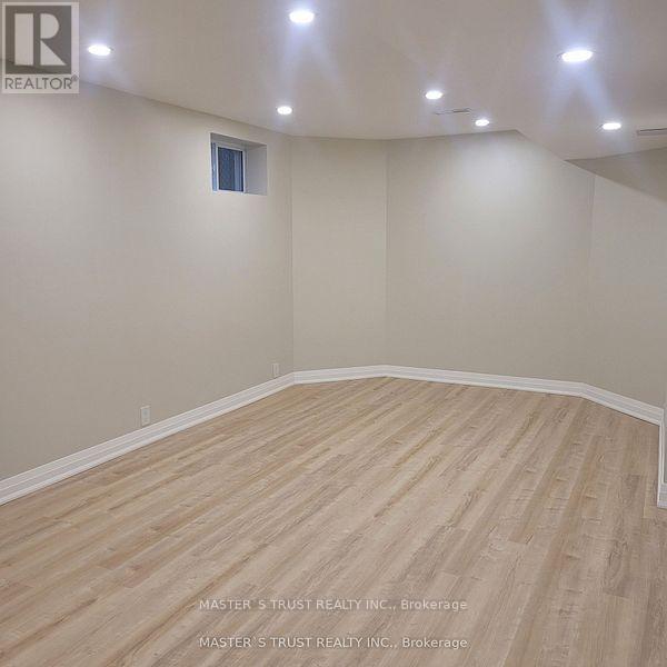 657 Chaleur Place, Newmarket, Ontario  L3X 1L6 - Photo 9 - N12549780