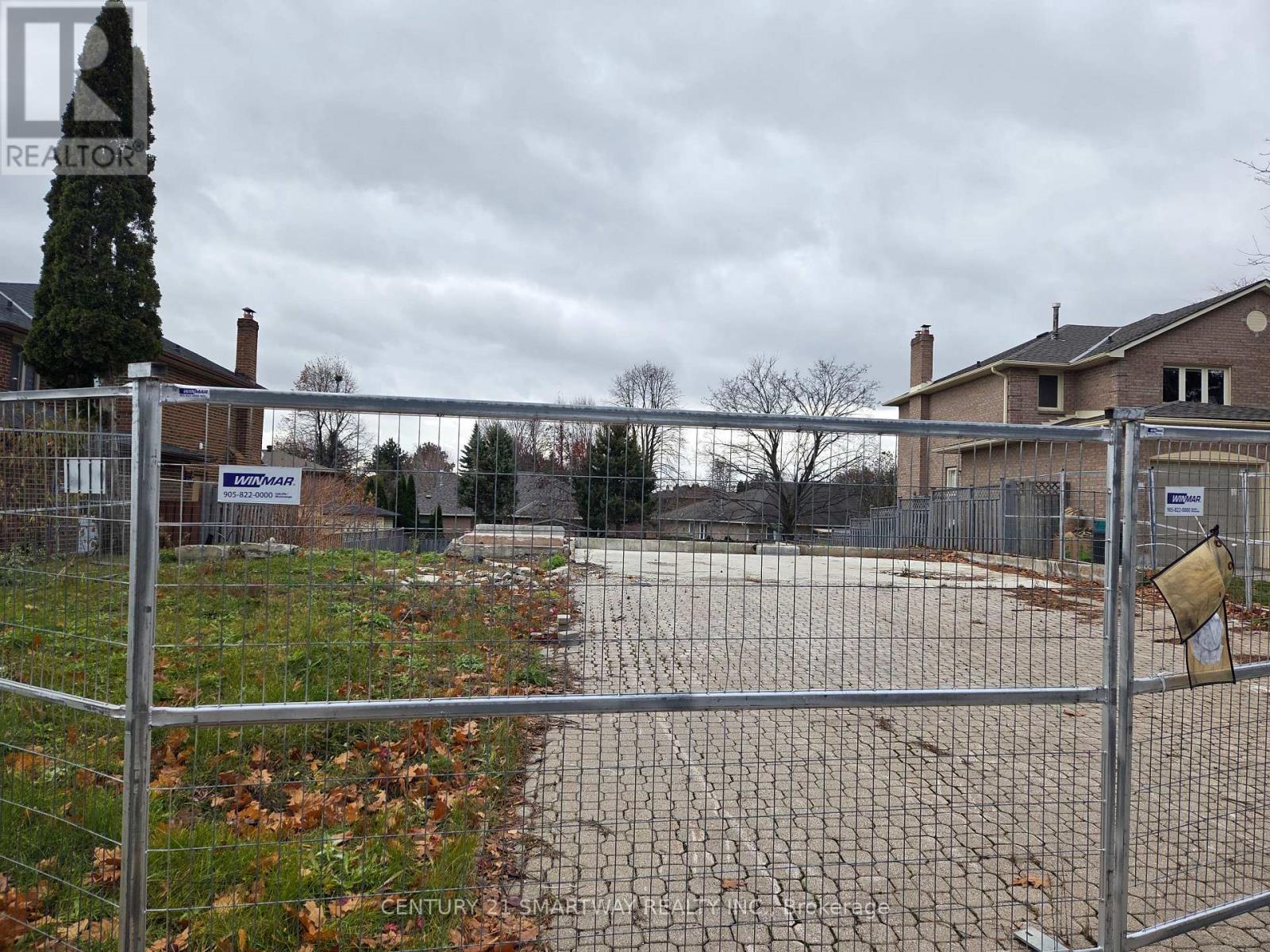 6 Chalmers Court, Brampton, Ontario  L6Z 3H1 - Photo 3 - W12549788