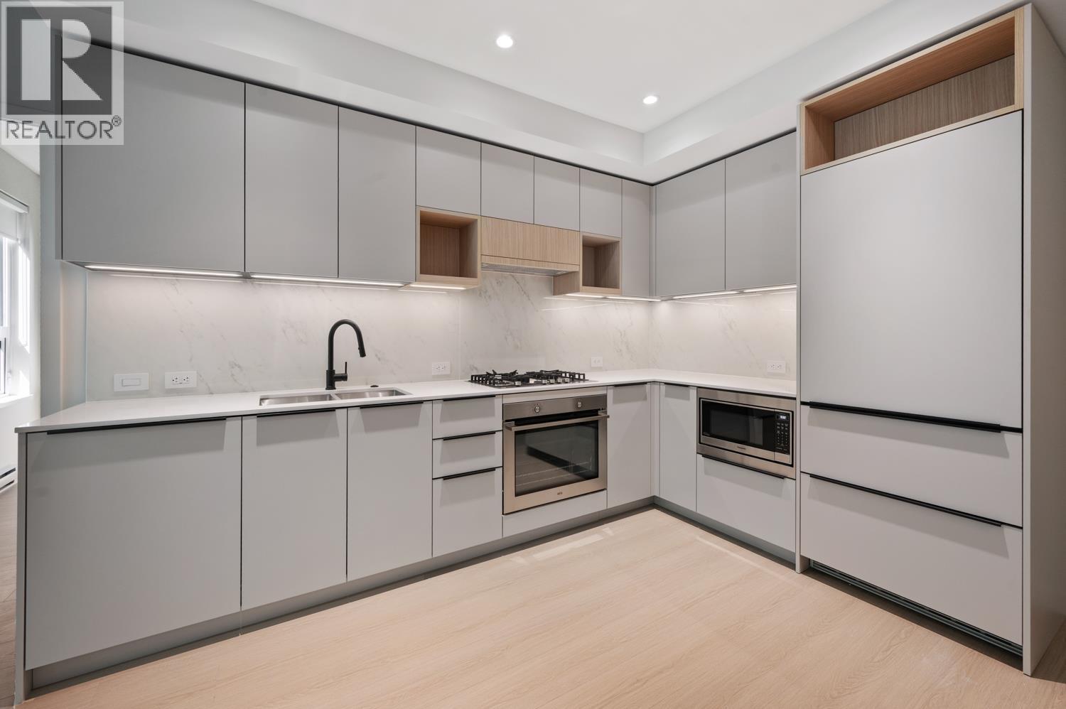 60x 2015 St Johns Road, Port Moody, British Columbia  V3H 0N5 - Photo 2 - R3067746