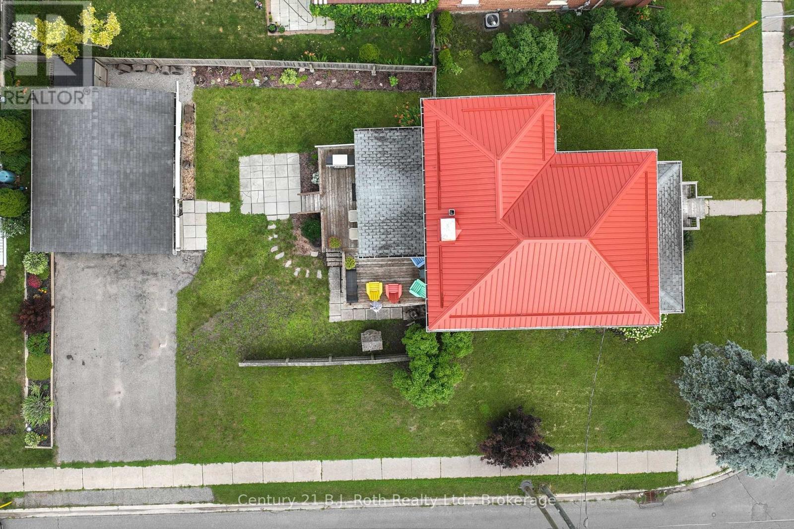 33 Sussex Street S, Kawartha Lakes, Ontario K9V 3E7 - Photo 19 - X12479495