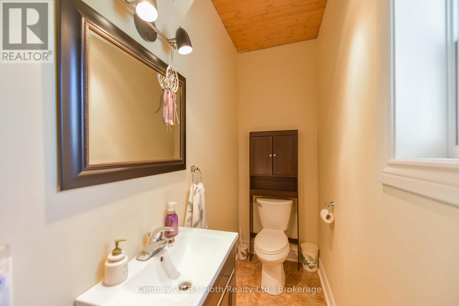 33 Sussex Street S, Kawartha Lakes, Ontario K9V 3E7 - Photo 34 - X12479495