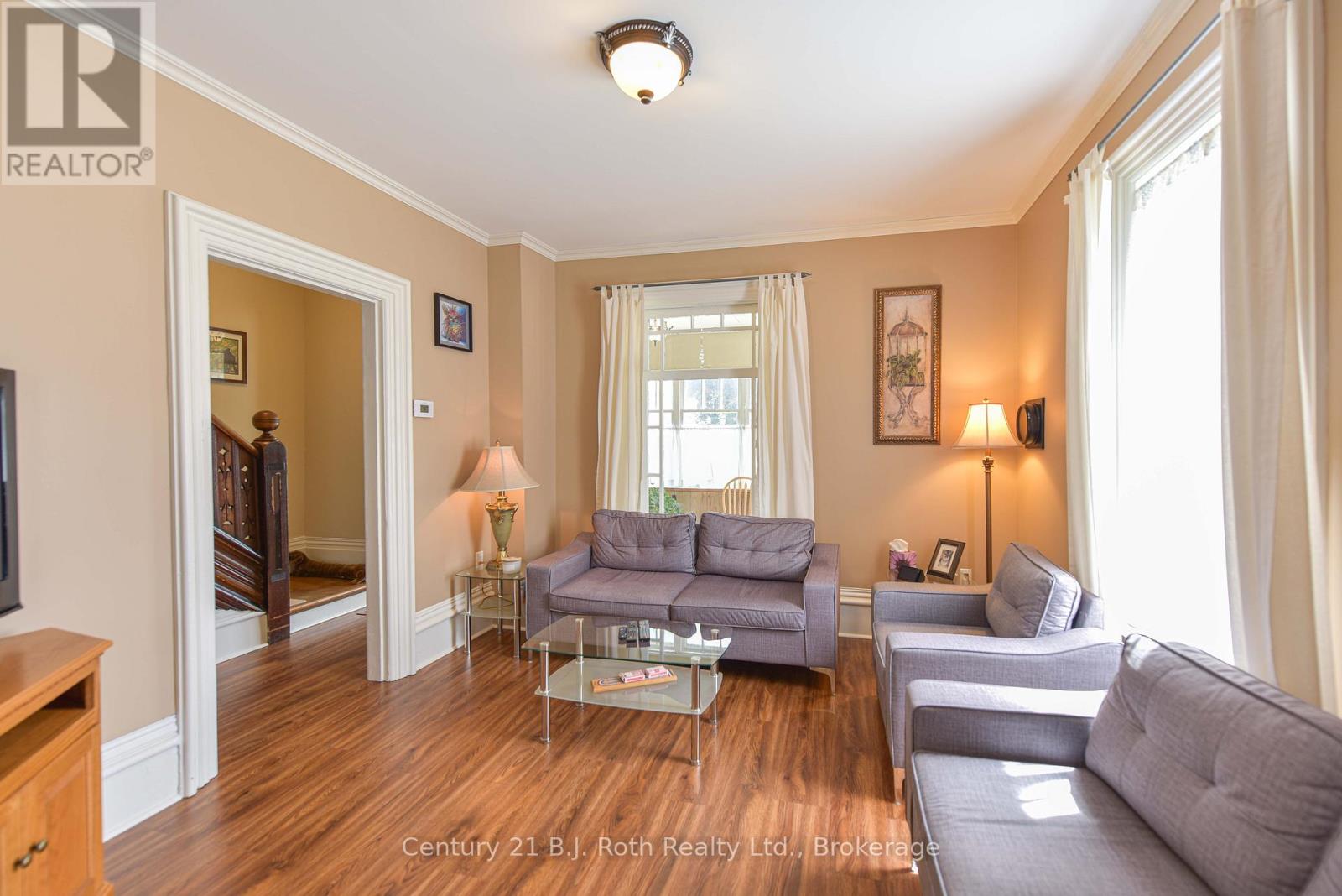 33 Sussex Street S, Kawartha Lakes, Ontario K9V 3E7 - Photo 31 - X12479495