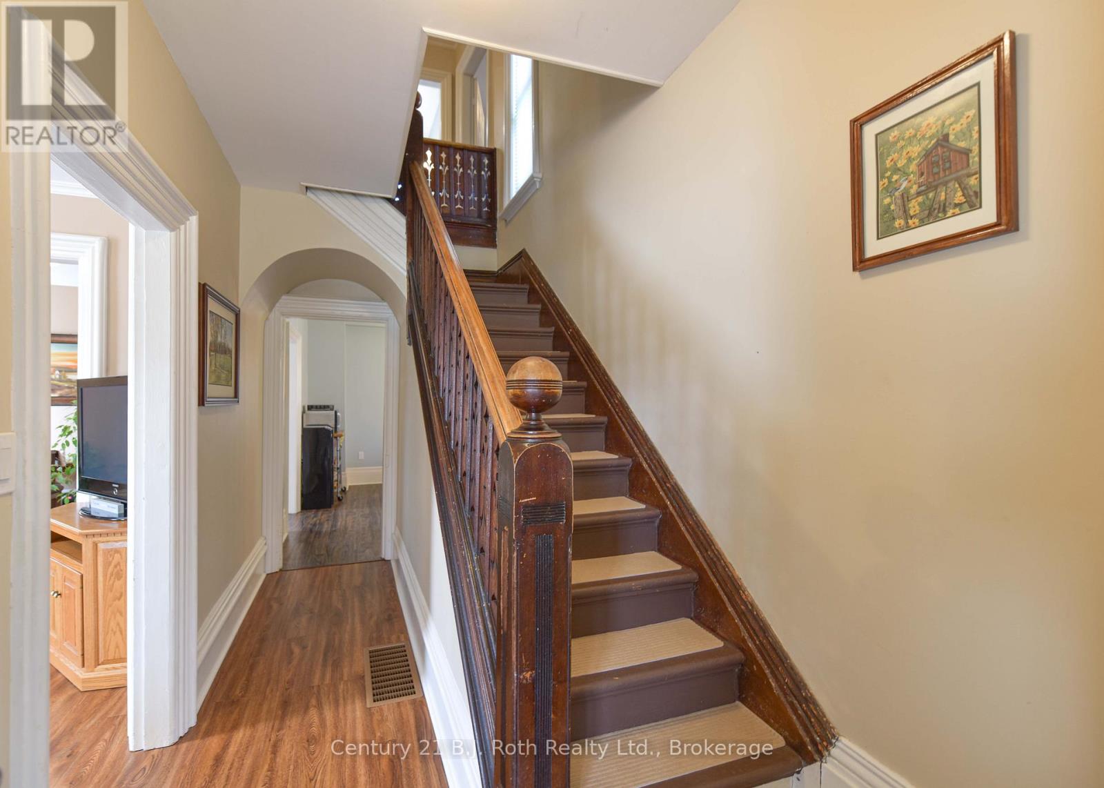 33 Sussex Street S, Kawartha Lakes, Ontario K9V 3E7 - Photo 39 - X12479495