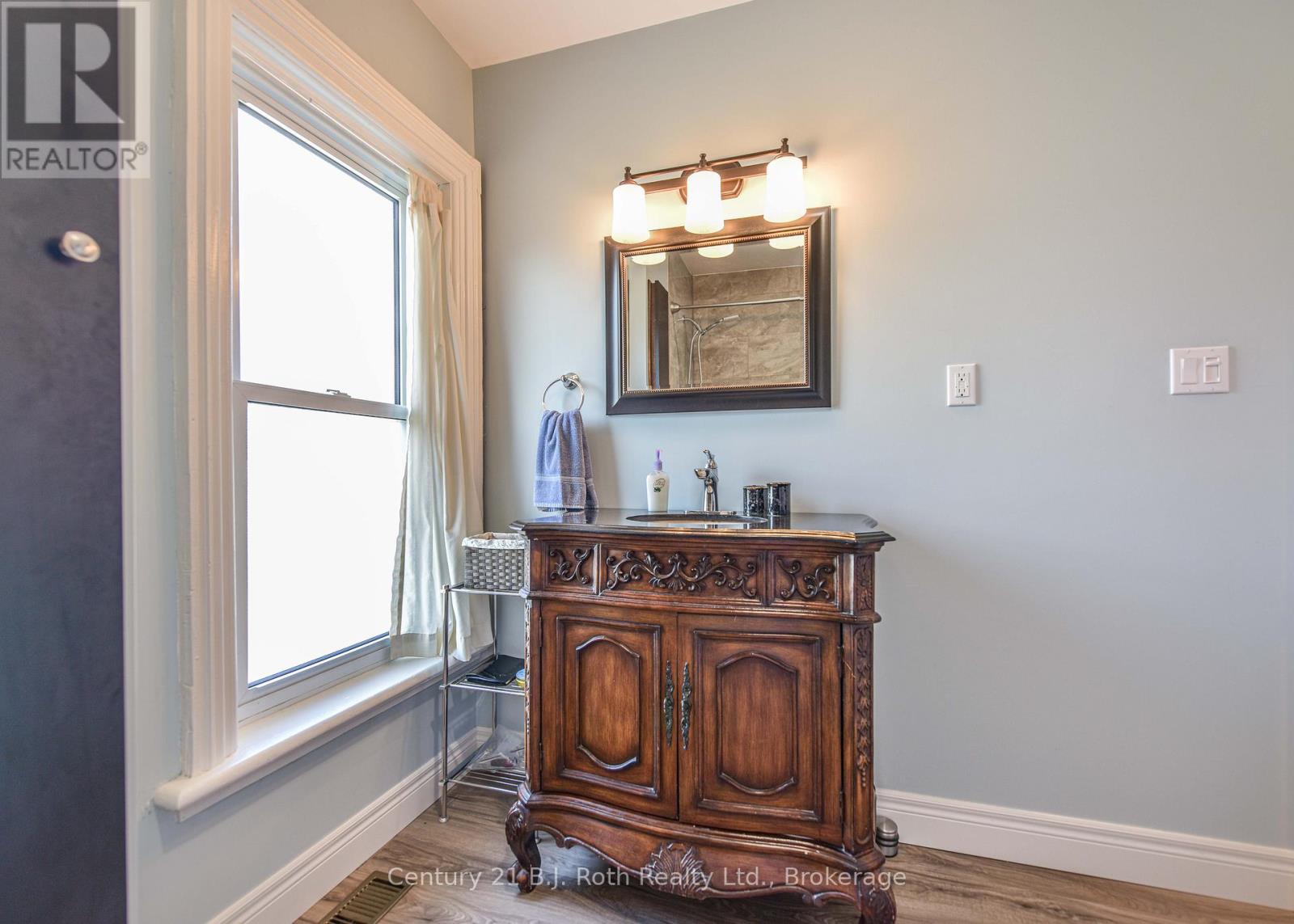 33 Sussex Street S, Kawartha Lakes, Ontario K9V 3E7 - Photo 48 - X12479495