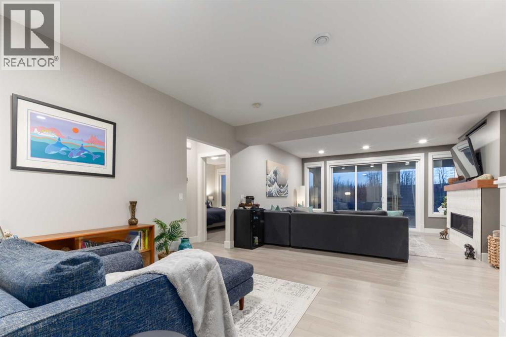 232 Discovery Drive Sw, Calgary, Alberta  T3H 6A2 - Photo 39 - A2270308