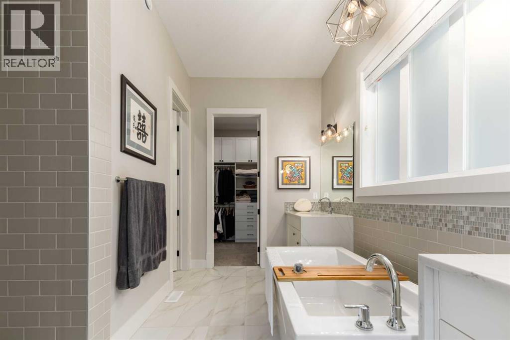 232 Discovery Drive Sw, Calgary, Alberta  T3H 6A2 - Photo 32 - A2270308