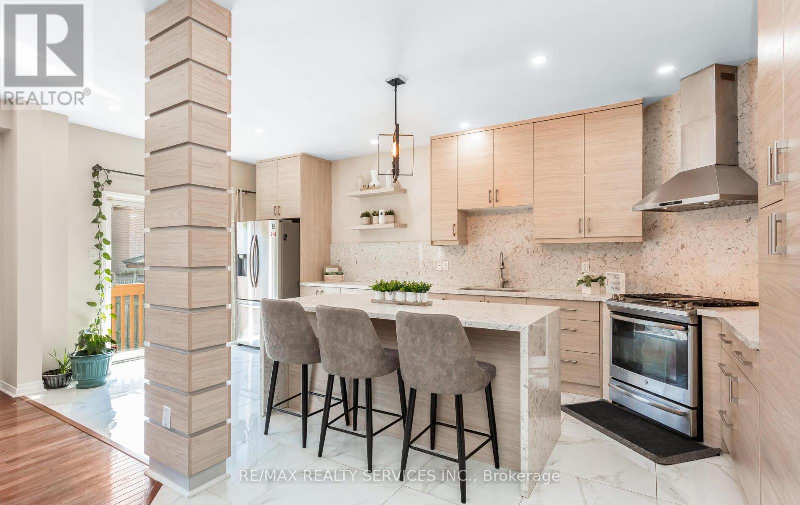 3770 Brinwood Gate, Mississauga, Ontario  L5M 7H2 - Photo 2 - W12549794