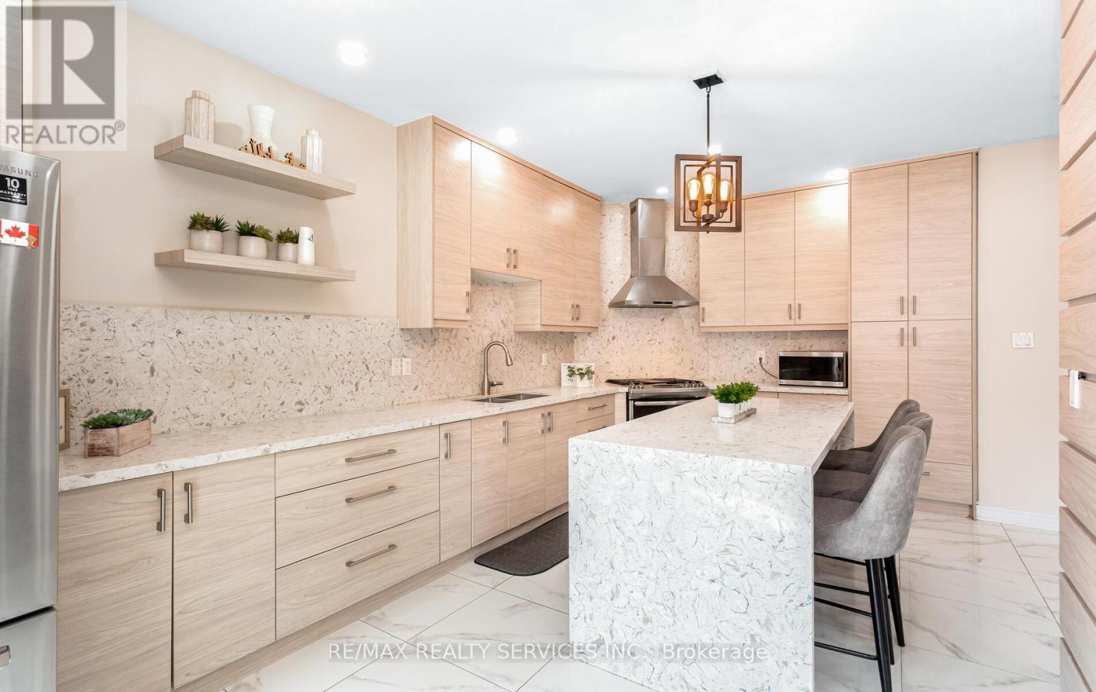 3770 Brinwood Gate, Mississauga, Ontario  L5M 7H2 - Photo 3 - W12549794