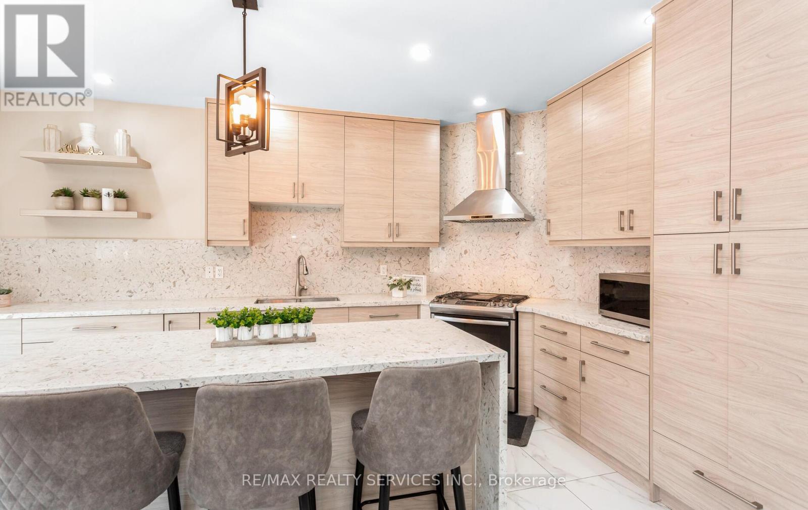 3770 Brinwood Gate, Mississauga, Ontario  L5M 7H2 - Photo 5 - W12549794