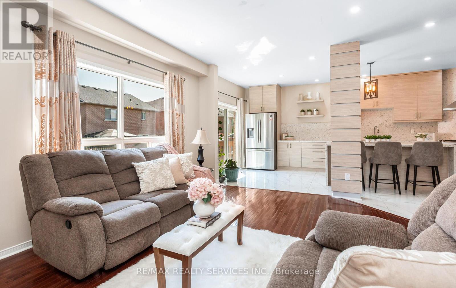 3770 Brinwood Gate, Mississauga, Ontario  L5M 7H2 - Photo 9 - W12549794