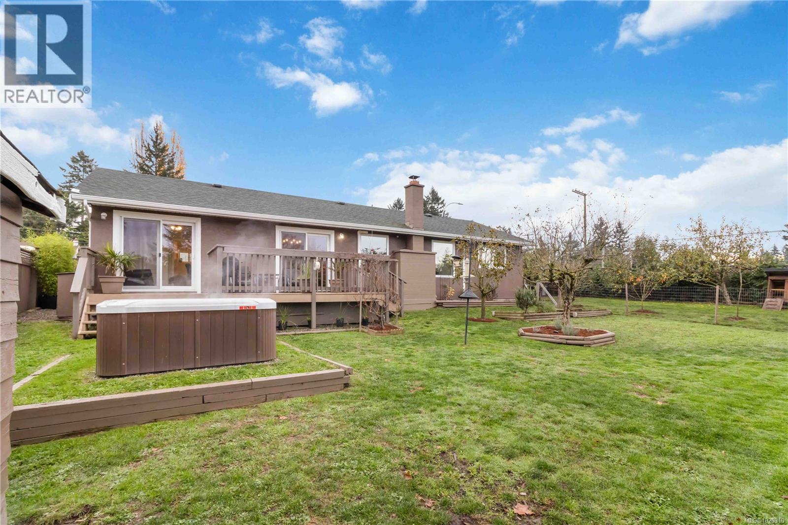 6756 Central Saanich Rd, Central Saanich, British Columbia  V8Z 5V2 - Photo 2 - 1020310