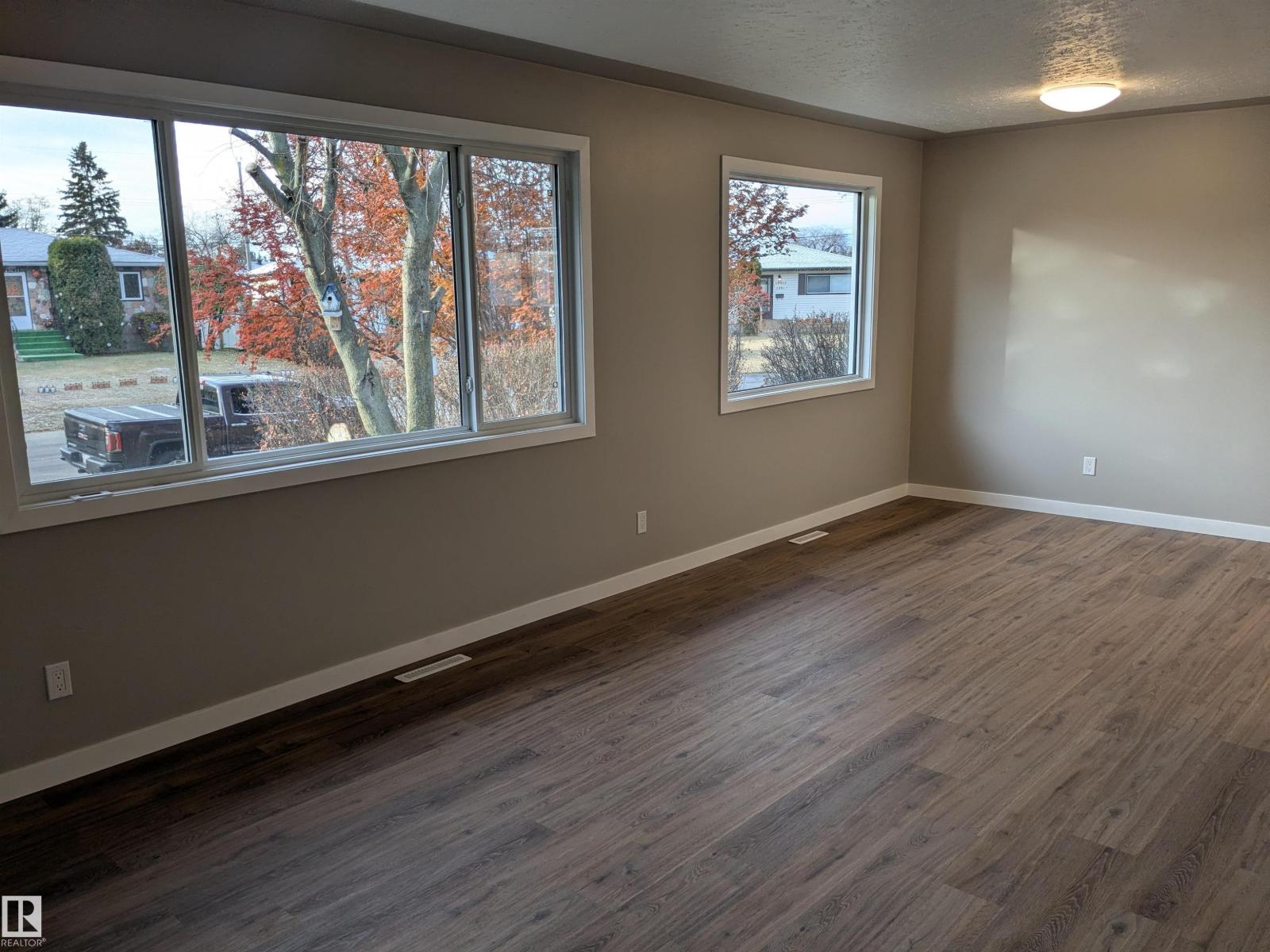 13636 135a Av Nw, Edmonton, Alberta  T5L 3Z9 - Photo 2 - E4465935