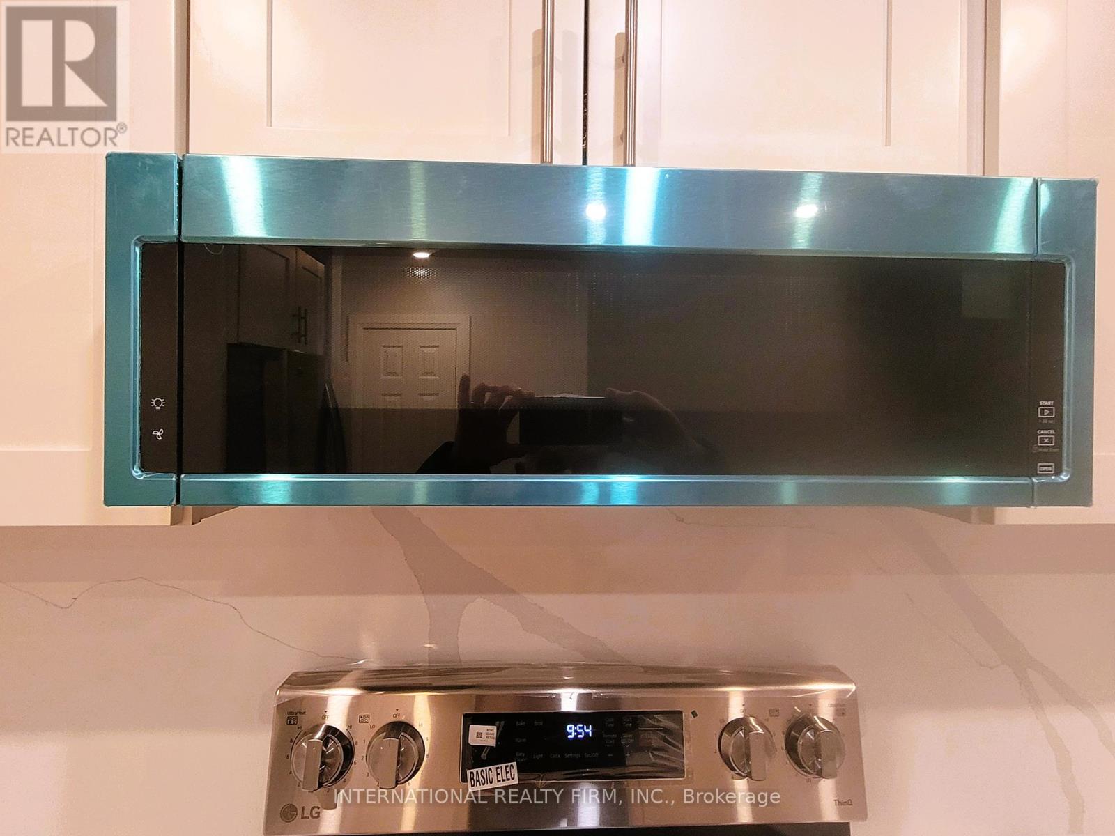 50 Beresford Drive, Richmond Hill, Ontario  L4B 4J6 - Photo 19 - N12549802