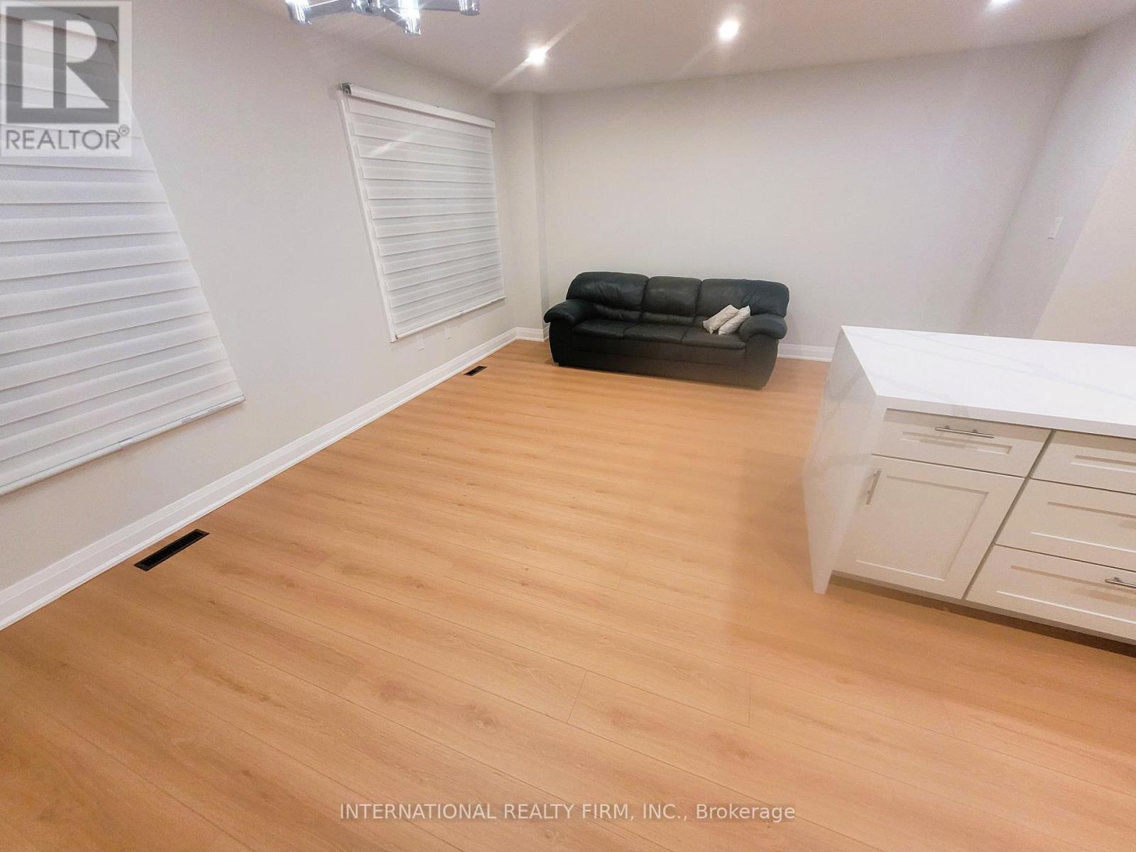 50 Beresford Drive, Richmond Hill, Ontario  L4B 4J6 - Photo 20 - N12549802