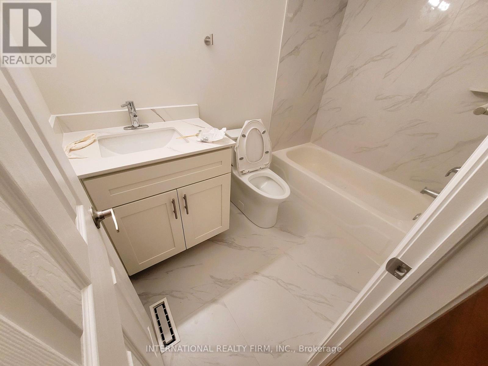 50 Beresford Drive, Richmond Hill, Ontario  L4B 4J6 - Photo 34 - N12549802