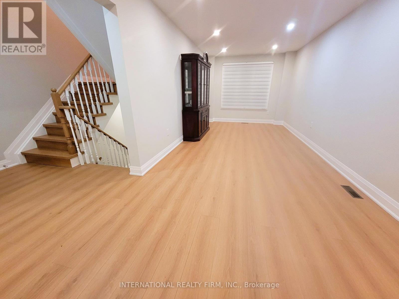 50 Beresford Drive, Richmond Hill, Ontario  L4B 4J6 - Photo 6 - N12549802