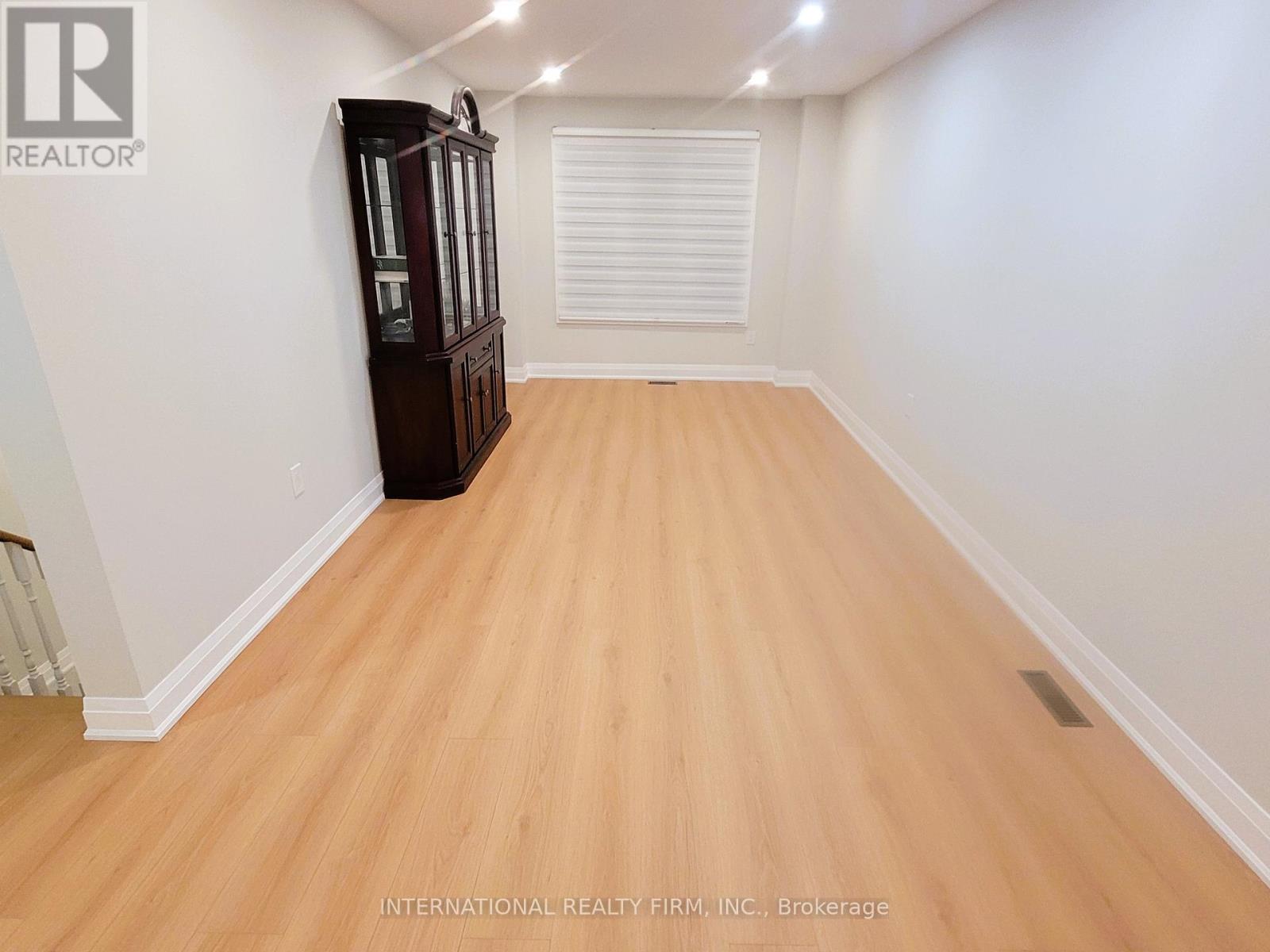 50 Beresford Drive, Richmond Hill, Ontario  L4B 4J6 - Photo 7 - N12549802