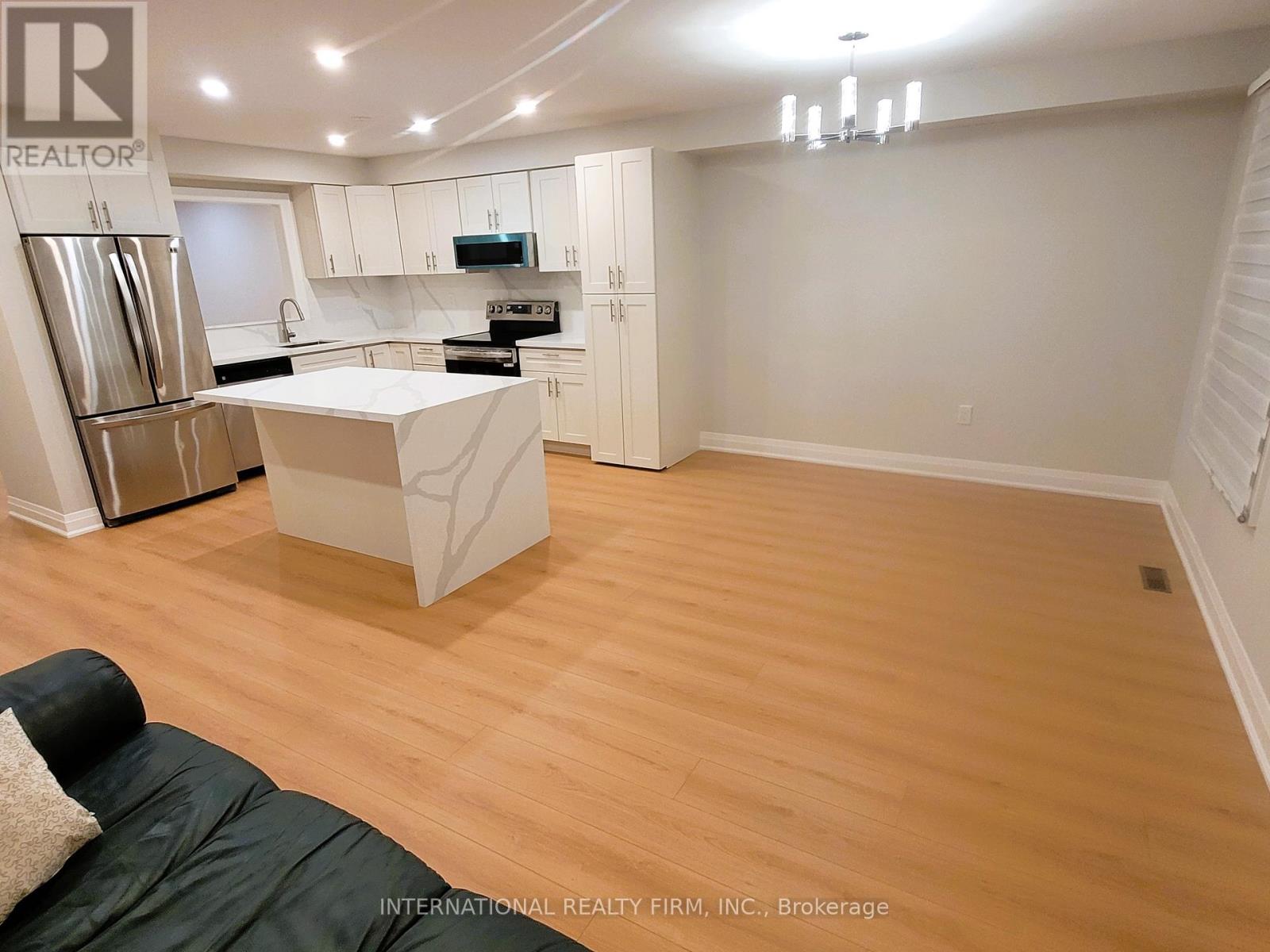 50 Beresford Drive, Richmond Hill, Ontario  L4B 4J6 - Photo 9 - N12549802