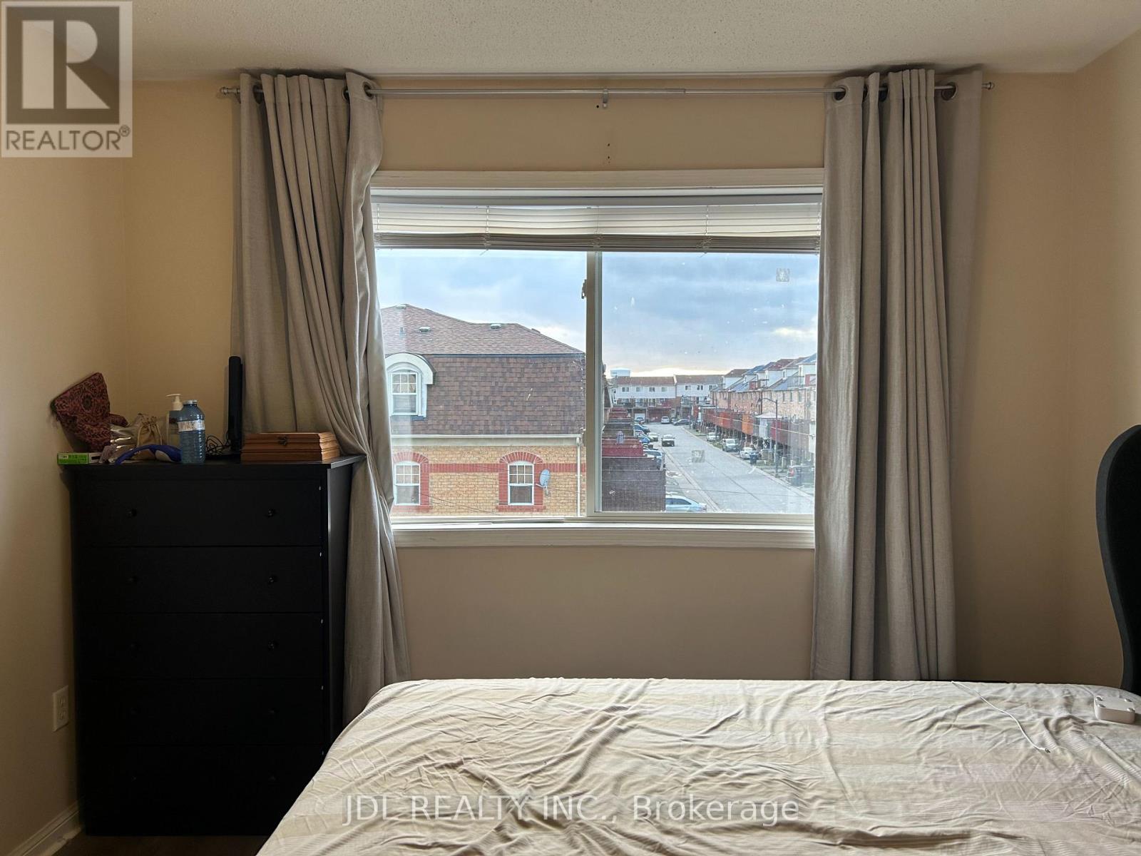 233a Rouge River Dr Drive, Toronto, Ontario M1B 6H2 - Photo 2 - E12548138