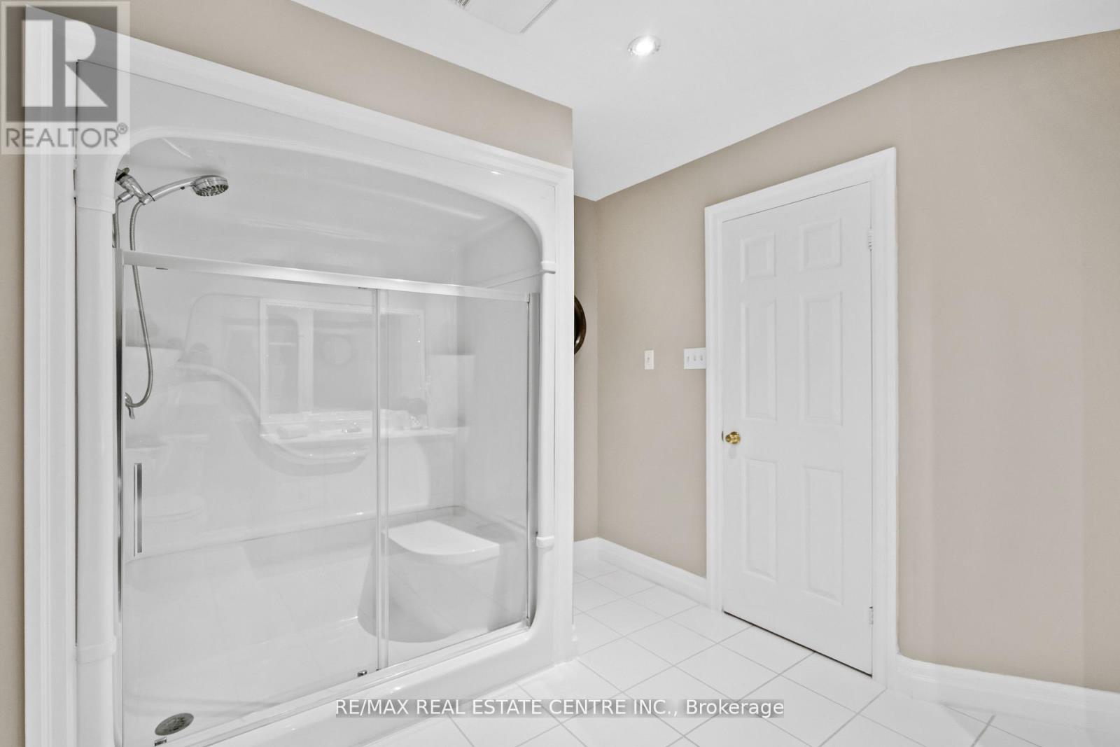 20 Driftwood Place, Hamilton, Ontario  L8J 2N7 - Photo 23 - X12542612