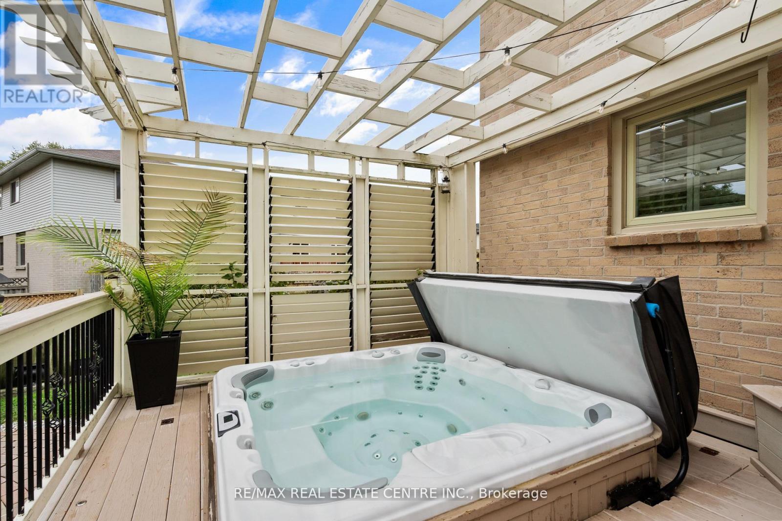 20 Driftwood Place, Hamilton, Ontario  L8J 2N7 - Photo 37 - X12542612