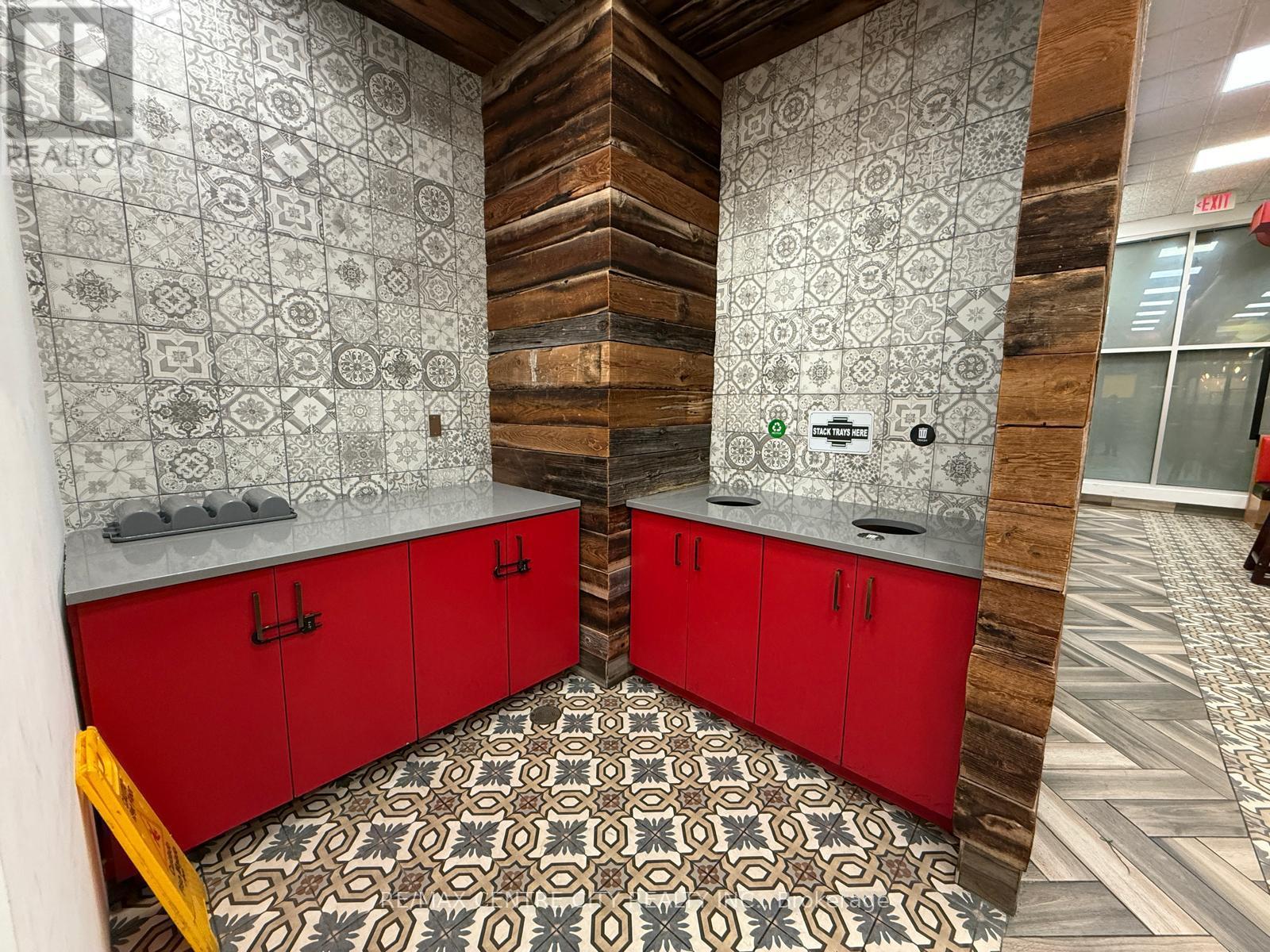 795 Wonderland Road S, London South, Ontario N6K 3C2 - Photo 6 - X12549754