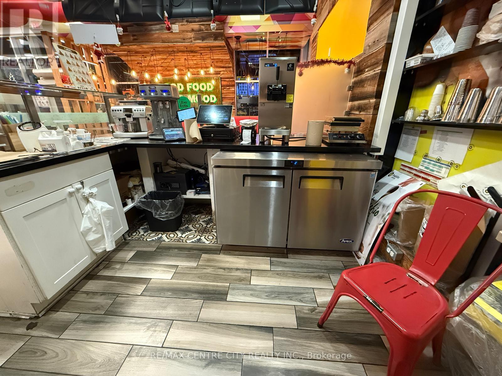 795 Wonderland Road S, London South, Ontario N6K 3C2 - Photo 7 - X12549754