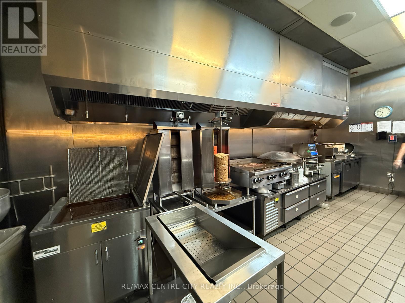 795 Wonderland Road S, London South, Ontario N6K 3C2 - Photo 9 - X12549754