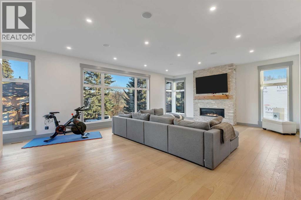 30 Roselawn Crescent Nw, Calgary, Alberta T2K 1K6 - Photo 7 - A2269817