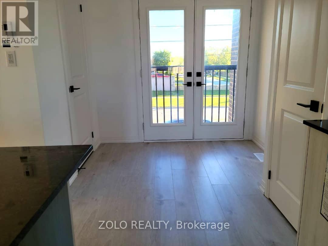 114 Fairlane Avenue, Barrie, Ontario  L9J 0M5 - Photo 5 - S12549824