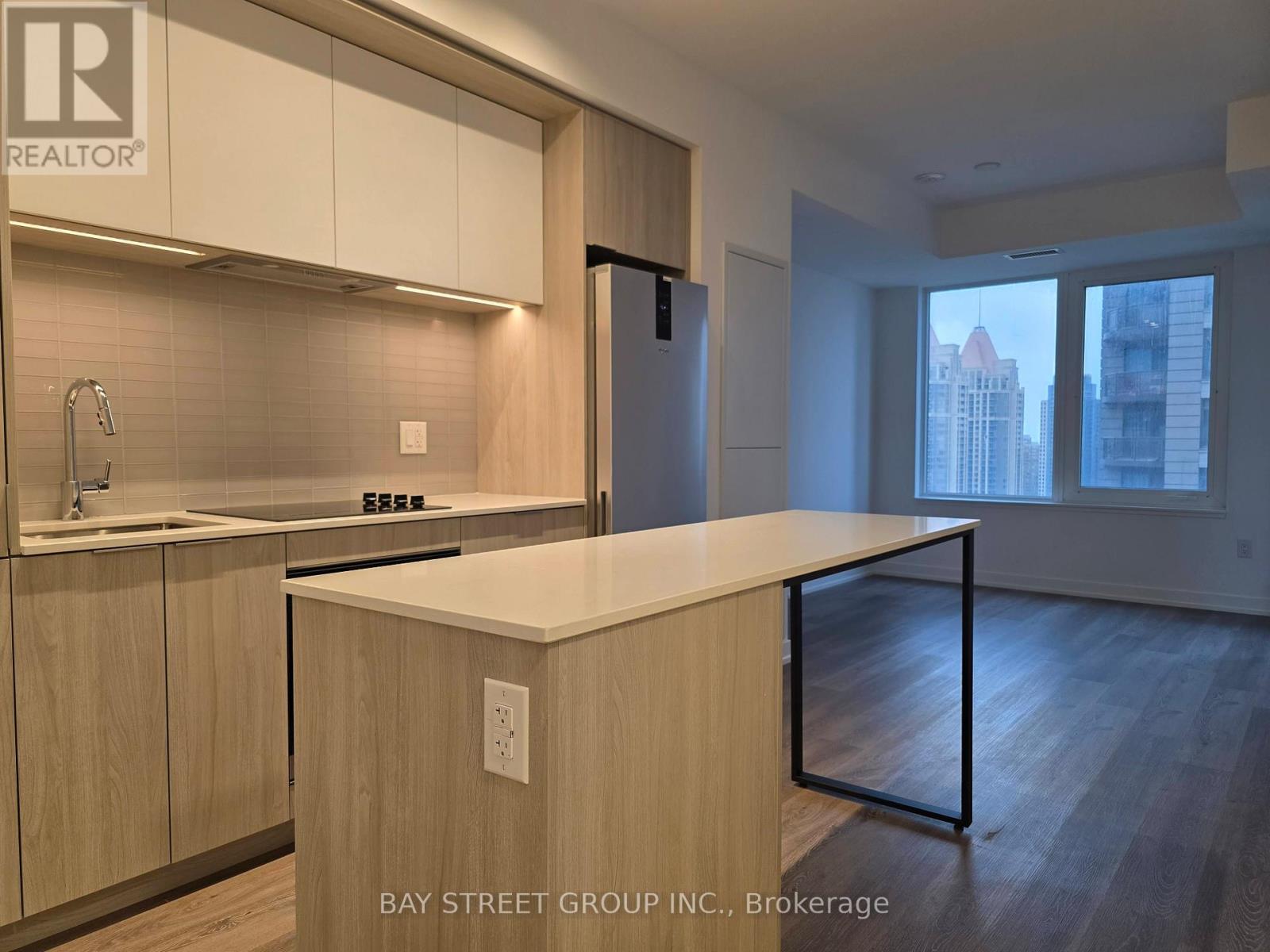 1706 - 395 Square One Drive, Mississauga, Ontario  L5B 0G7 - Photo 2 - W12549814