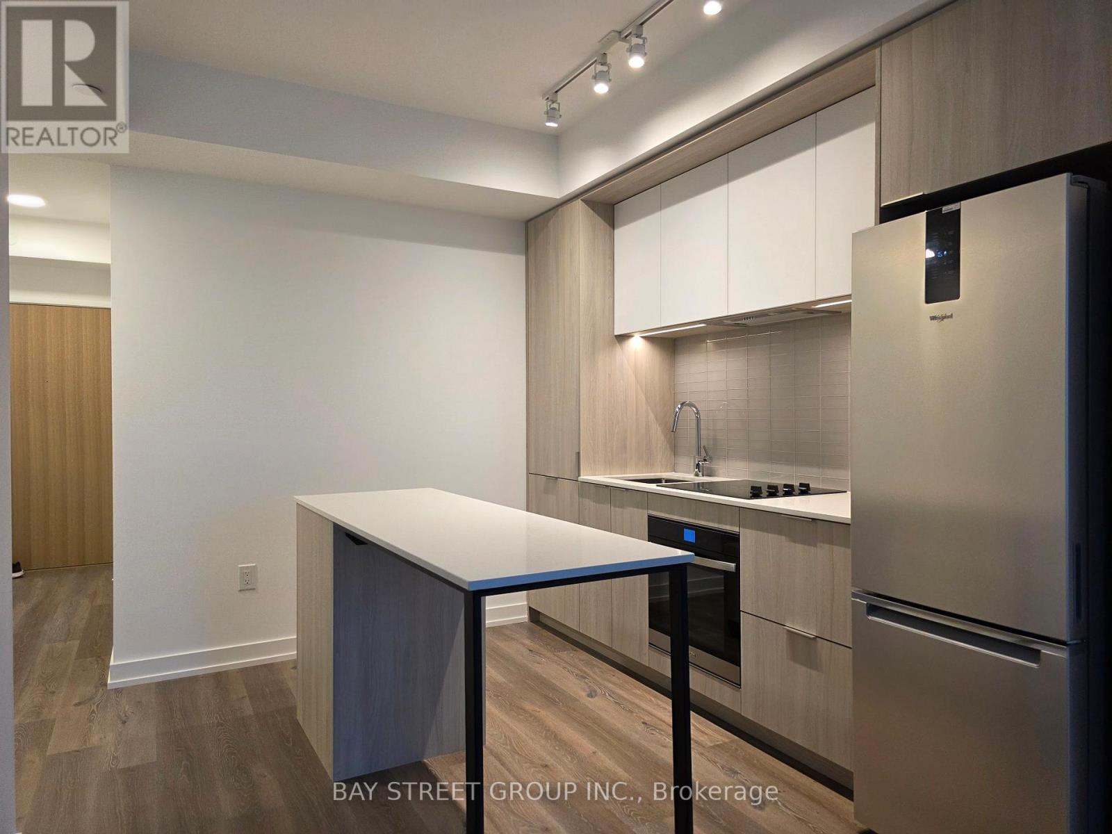 1706 - 395 Square One Drive, Mississauga, Ontario  L5B 0G7 - Photo 3 - W12549814